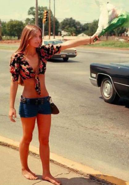 Hot Women From 70s Sure Had Some Style