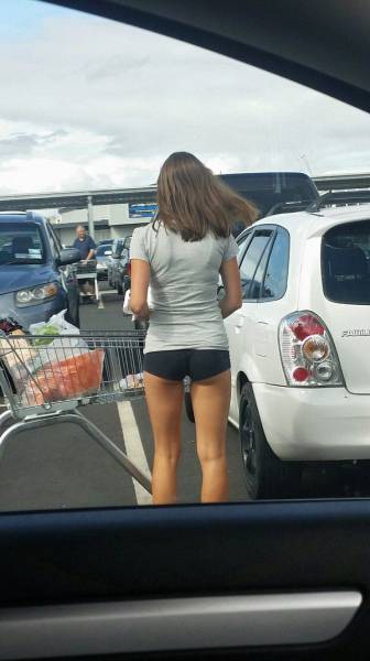 Beautiful And Sexy Girls Spotted In The Street
