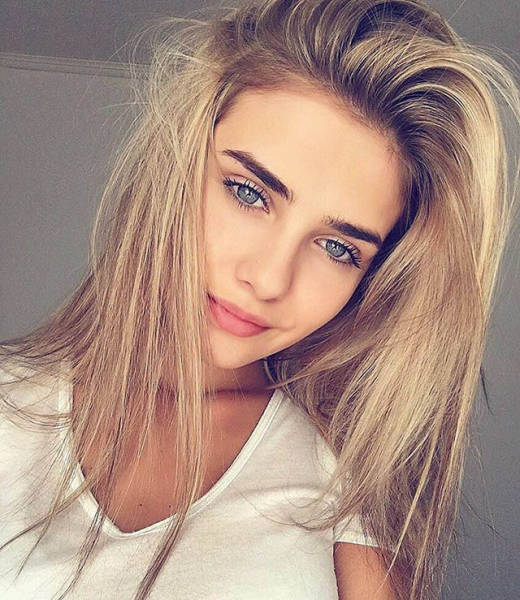 There Are Beautiful Girls Here