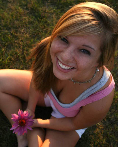 There Are Beautiful Girls Here