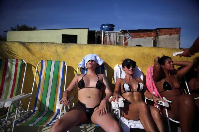 New Fashion Trend: Bikini Tape